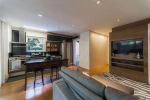 Image 8 - 872890