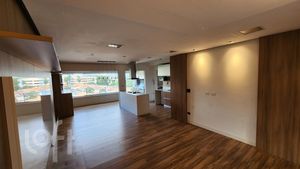 Image 18 - 872990