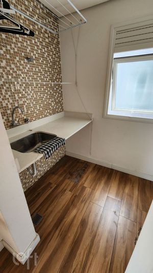 Image 13 - 872990