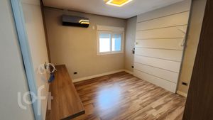 Image 8 - 872990