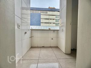 Image 6 - 872992
