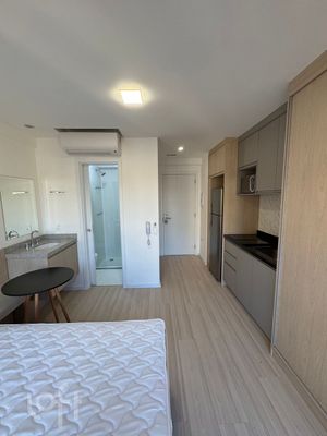 Image 7 - 872999