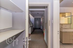 Image 17 - 873004