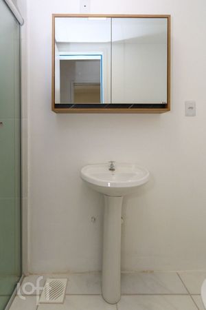Image 7 - 873068