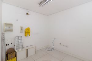 Image 21 - 873082