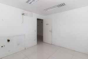 Image 25 - 873082