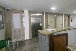Image 22 - 873130