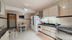 Image 42 - 873228
