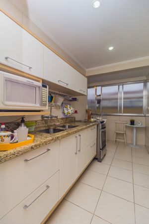 Image 19 - 873229