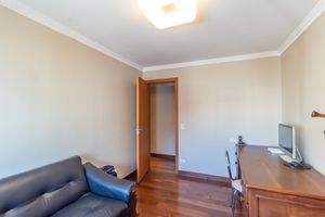 Image 9 - 873305