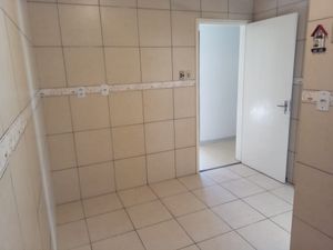 Image 8 - 873315