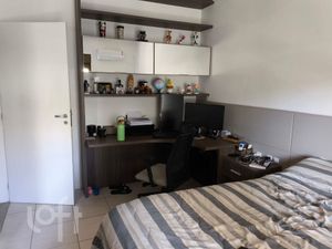 Image 12 - 873317
