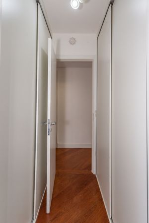 Image 32 - 873355