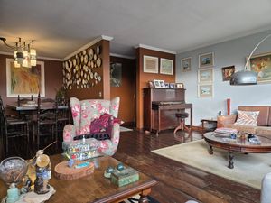 Image 12 - 873376
