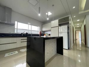 Image 9 - 873384