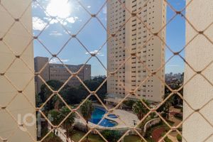 Image 25 - 873542
