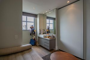Image 13 - 873570