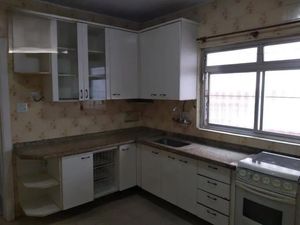 Image 17 - 873585