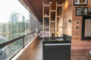Image 10 - 873586