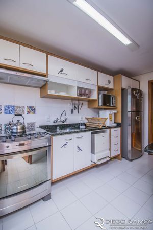 Image 32 - 8736