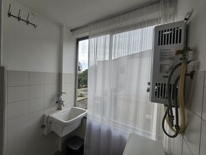 Image 9 - 873626