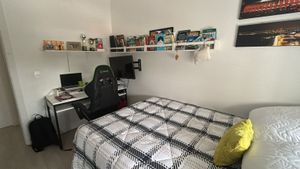 Image 15 - 873628