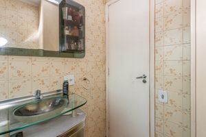 Image 18 - 873636