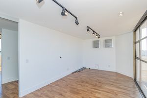 Image 18 - 873649