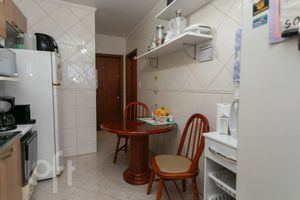 Image 10 - 873650