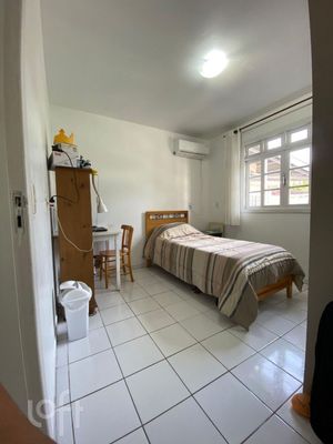 Image 10 - 873675