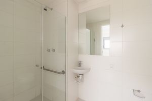 Image 16 - 873693