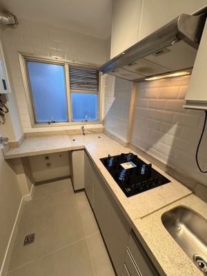 Image 12 - 873710
