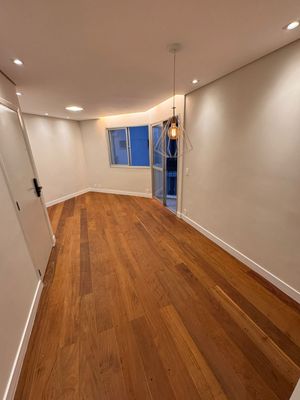 Image 21 - 873710