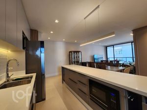 Image 17 - 873729