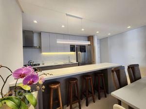 Image 21 - 873729