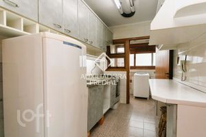 Image 6 - 873817