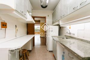 Image 9 - 873817