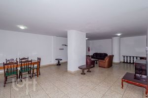 Image 33 - 873818