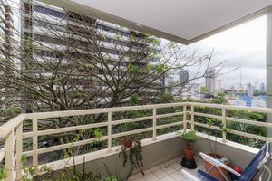 Image 6 - 873952