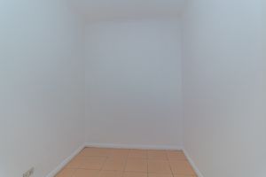 Image 17 - 873957