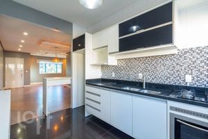 Image 6 - 874029