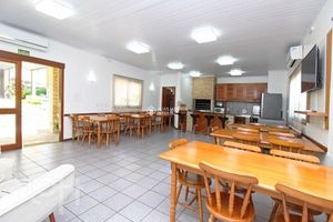 Image 13 - 874110
