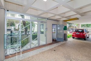 Image 37 - 874215