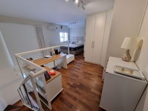 Image 9 - 874282