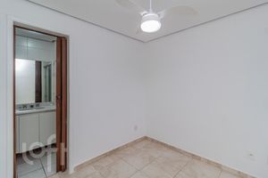 Image 21 - 874302