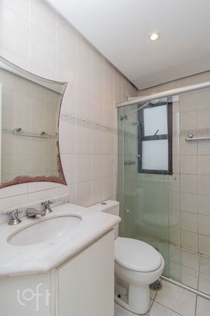 Image 18 - 874302