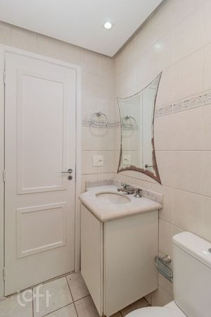 Image 19 - 874302