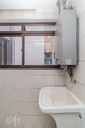 Image 11 - 874302