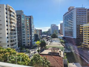 Image 9 - 874305