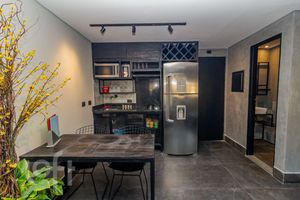 Image 3 - 874313